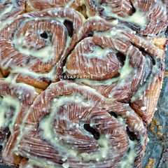 รูปของ Super Lembut Cinnamon Rolls with cream cheese topping