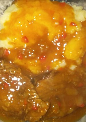 Una foto de Carne con salsita marrón