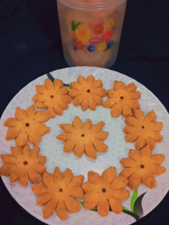फूल मठरी (phool mathri recipe in Hindi) रेसिपी मुख्य फोटो