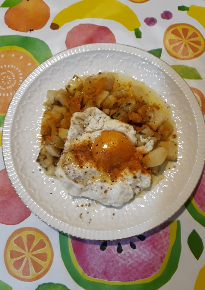 Una foto de Trinchado de calabacín con patata y huevo frito
