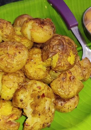 বাটার গার্লিক তন্দুরি আলু (butter garlic tandoori aloo recipe in Bengali) রেসিপির প্রধান ছবি
