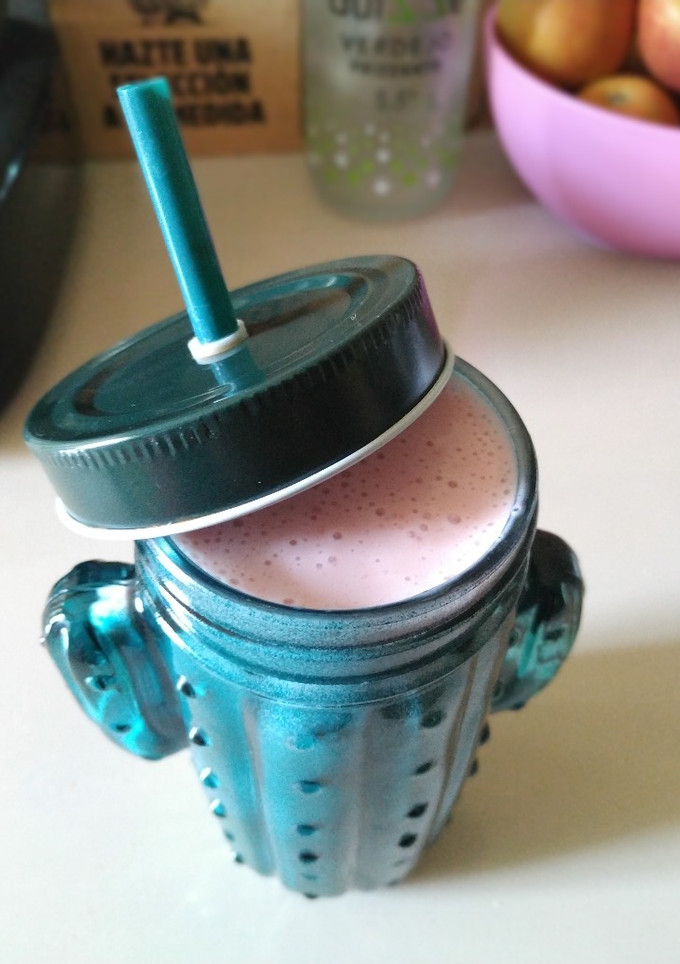 Una foto de Batido con fresas Súper RICO