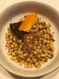 Grano cotto con zucchero e cioccolato al latte
