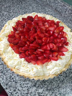 Una foto de Tarta de frutilla fácil! Sin horno