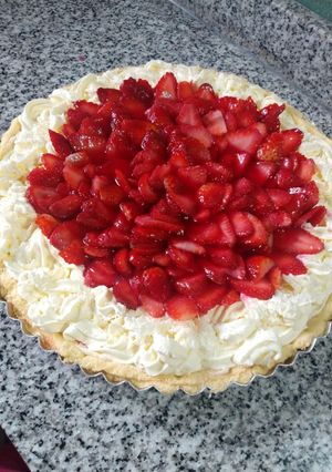 Una foto de Tarta de frutilla fácil! Sin horno