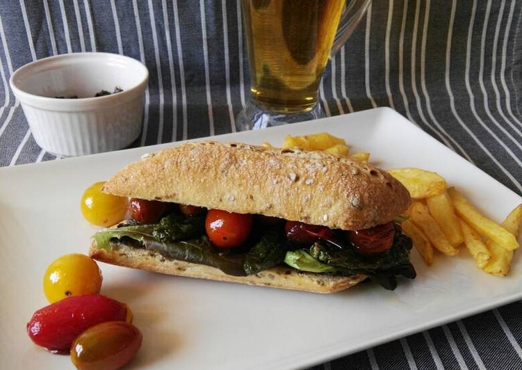 Bocadillo de olivada, pimientos fritos y cherrys caramelizados