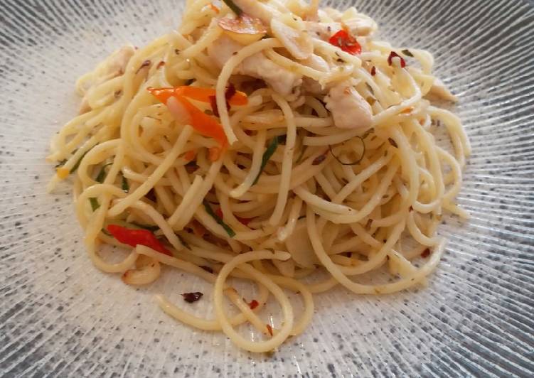 Cara Gampang Menyiapkan Chicken Spaghetti Aglio Olio, Bikin Ngiler