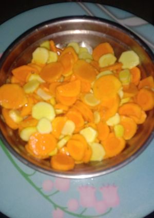 લિલી હળદર આથેલી (Raw Turmeric Pickle Recipe in Gujarati) રેસીપી મુખ્ય ફોટો