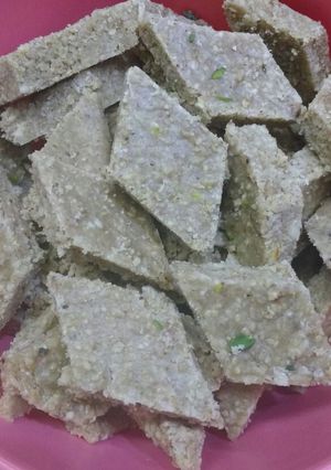 A picture of Sesame peanut chikki.