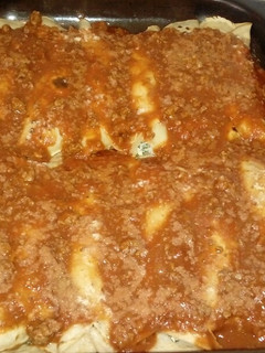 Una foto de Canelones de acelga y ricota con salsa bolognesa!