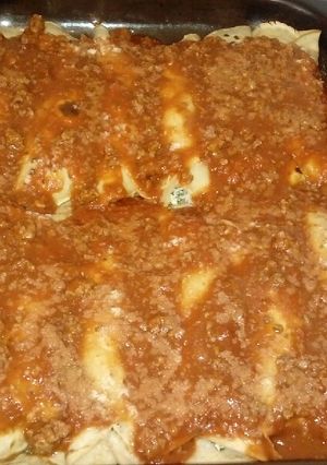 Una foto de Canelones de acelga y ricota con salsa bolognesa!