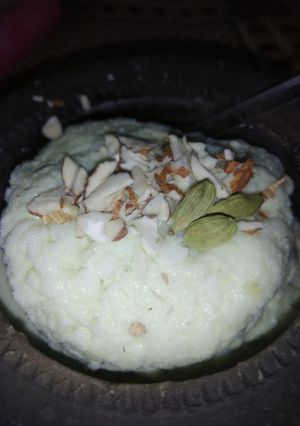 A picture of Elaichi matka kulfi.