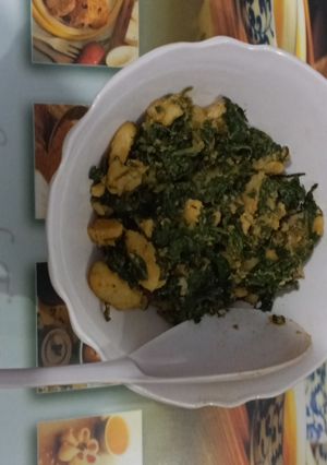 A picture of Spinach and potato dry curry.