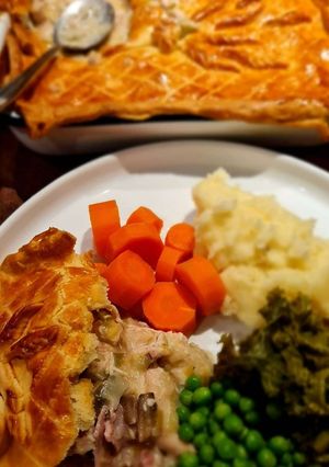 A picture of Roast chicken pie 🥧.