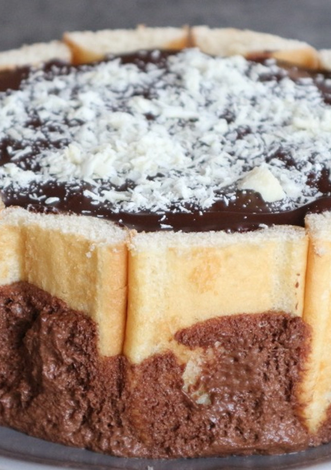 Una foto de Charlota de chocolate