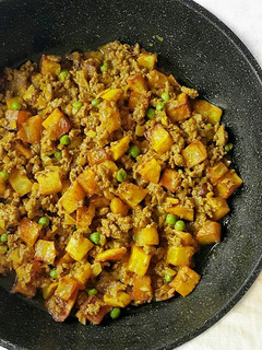 A picture of Ground Beef and Potato Curry.