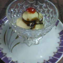 A picture of Rasgolla with choco sauce.