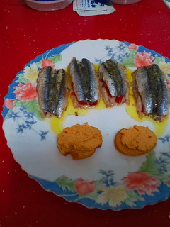 Una foto de Boquerones rellenos de pimientos asados