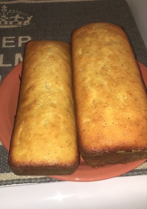 Una foto de Budín de limón y amapola súper fácil