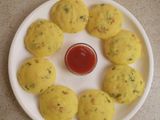 मूँग दाल वेजिटेबल इड्ली(Moong dal vegetable Idli recipe in Hindi)