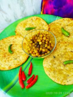 মটর ডালের পরোটা(motor daler porota recipe in Bengali) রেসিপির প্রধান ছবি