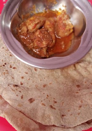A picture of Roti with chicken salan.