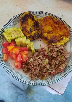 Una foto de Atún salteado con cebolla y ajie dieta sana y rica