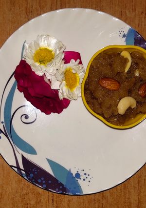 ઘઉં ના લોટ નો શીરો (Wheat Flour Sheera Recipe In Gujarati) રેસીપી મુખ્ય ફોટો
