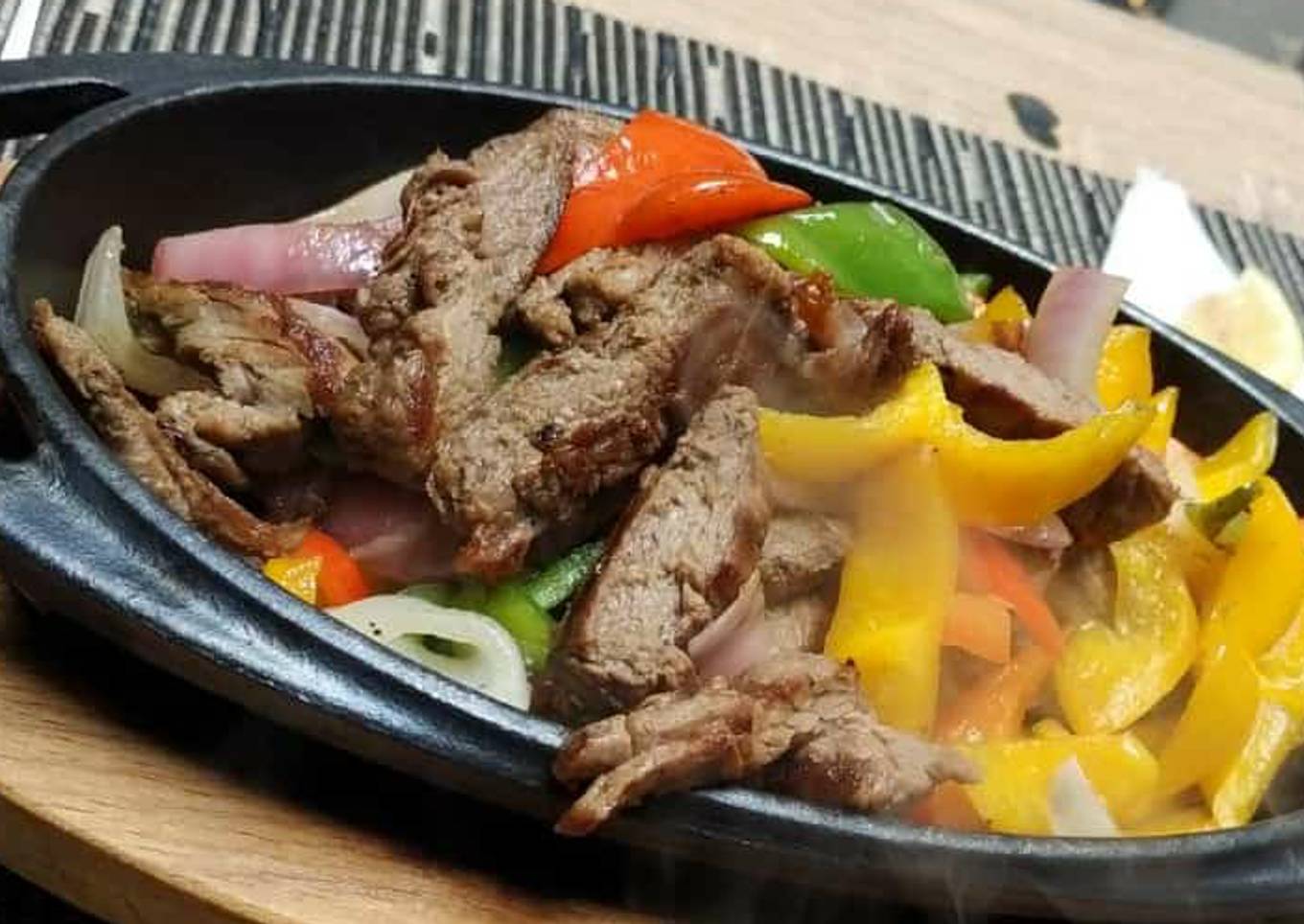 Stir fry shredded meat and vegetables