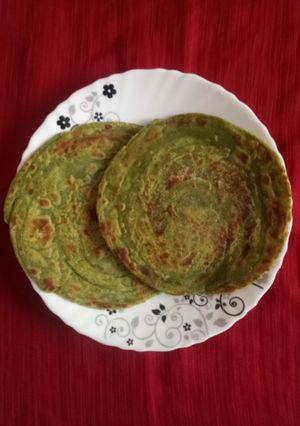 પાલક લચ્છા પરાઠા રેસીપી મુખ્ય ફોટો