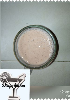 A picture of Banana and Strawberry shake.