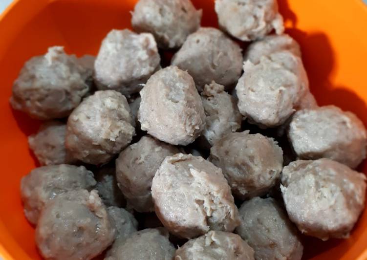  Resep  Bakso  daging sapi  oleh Ibuknya Naira Cookpad