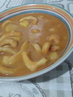 Una foto de Guiso de patatas con calamares con Thermomix