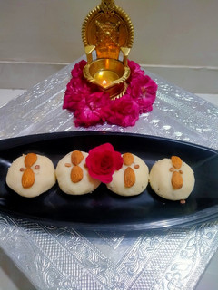 ચોખા ના લાડુ (Chokha Ladoo Recipe In Gujarati) રેસીપી મુખ્ય ફોટો