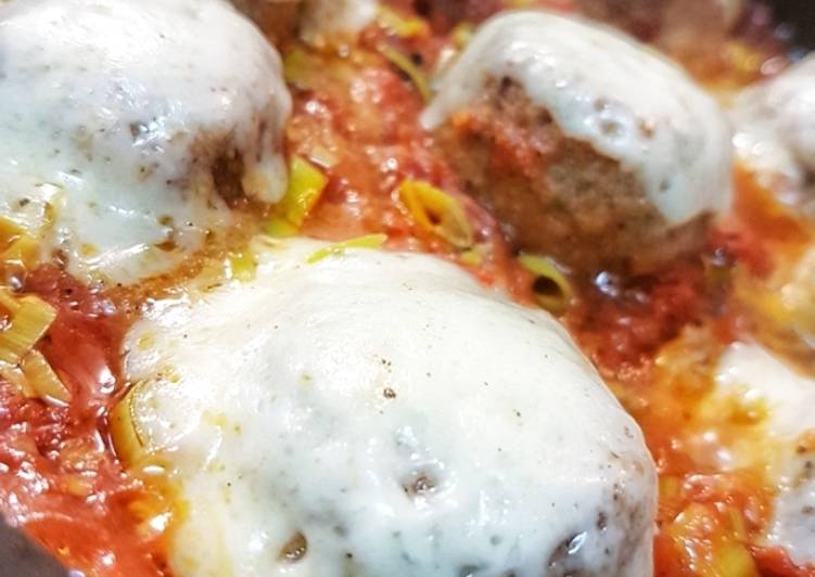 Albóndigas de berenjena en salsa de tomate