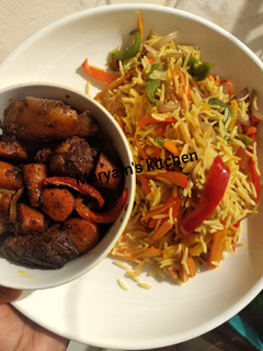 A picture of Stir fried vegetable rice and pan grilled beef.