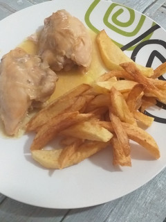 Una foto de Pollo con salsa