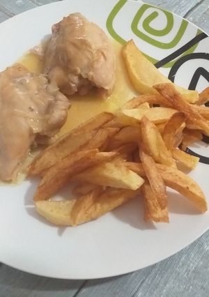Una foto de Pollo con salsa