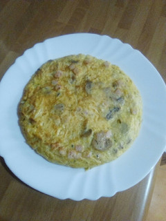 Una foto de Tortilla de champiñón y pavo