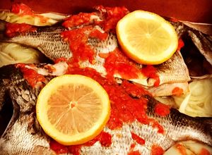 Una foto de Sargos al horno 🍋🍋🍋