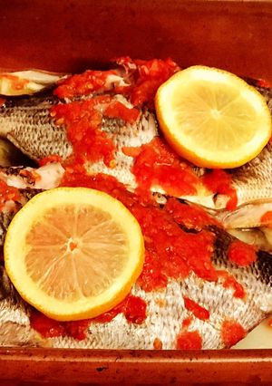 Una foto de Sargos al horno 🍋🍋🍋