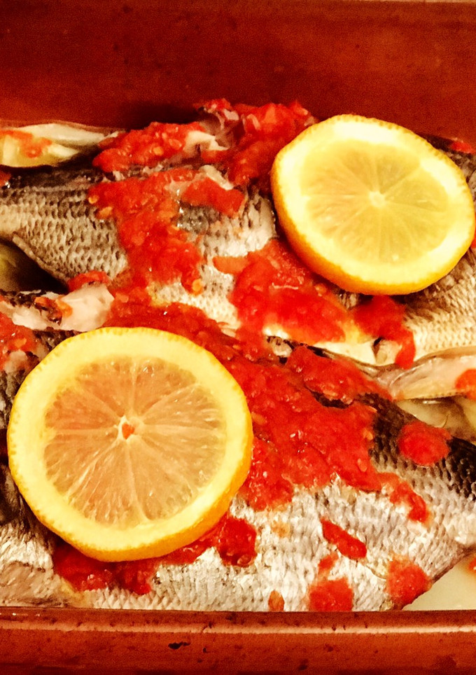Una foto de Sargos al horno 🍋🍋🍋