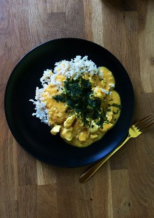 Zdjęcie przepisu Kurczak z indykiem w sosie korma.