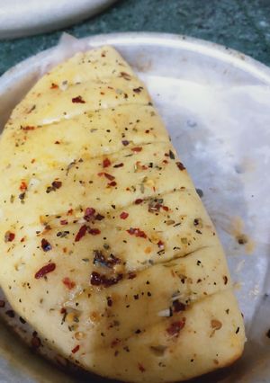 A picture of Garlic bread in a cooker.