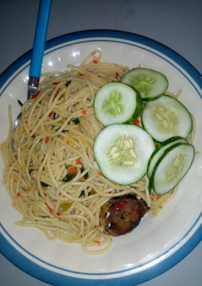 A picture of Jollof spaghetti.
