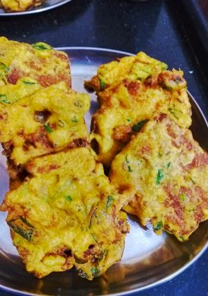 A picture of Bread pakoda.