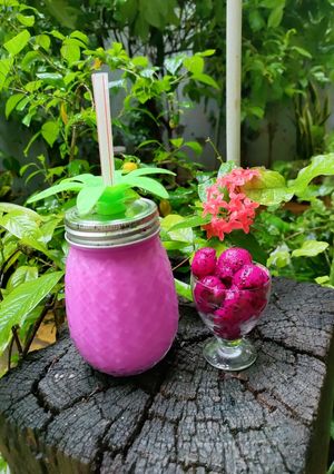 A picture of Dragon fruit milkshake.