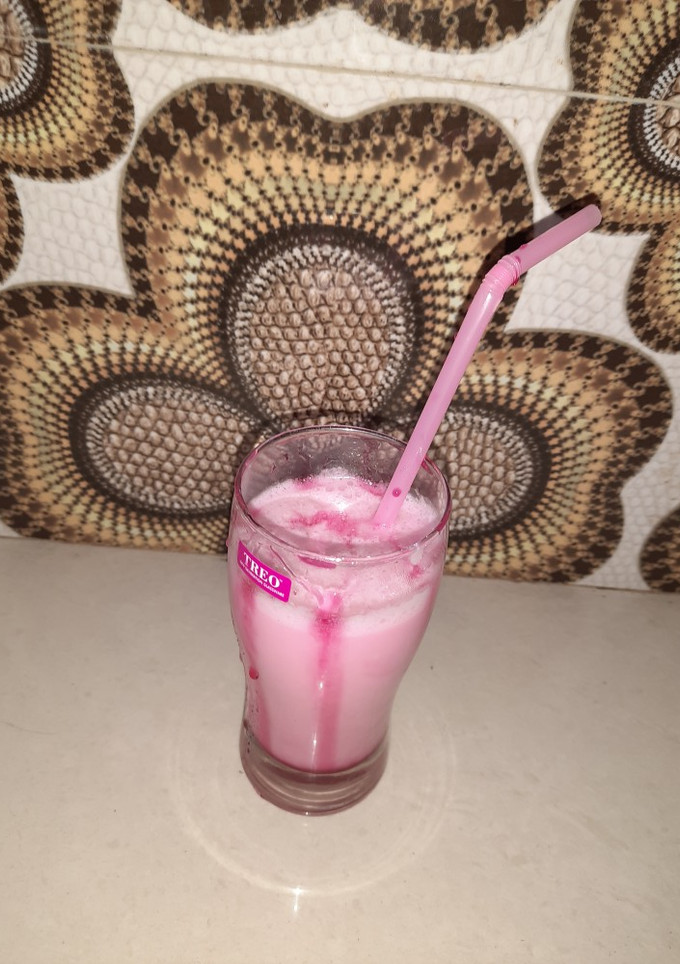 ગુલાબ લસ્સી (gulab lassi recipe in gujarati) રેસીપી મુખ્ય ફોટો