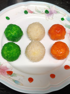 மாவா கோகோனட் லட்டு (Mava Coconut Laddu recipe in tamil) செய்முறை முக்கிய புகைப்படம்