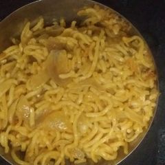 A picture of Chinese noodles.